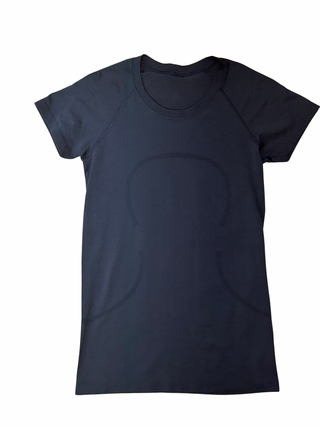 Women's 6 - Black Lululemon Swiftly Tech Short Sleeve Crew