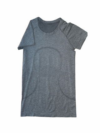 Women's 6 - Gray Lululemon Swiftly Tech Short Sleeve Crew