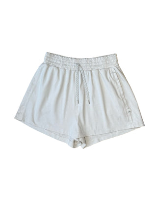Women's M - Cream Vuori Halo Performance Boyfriend Short